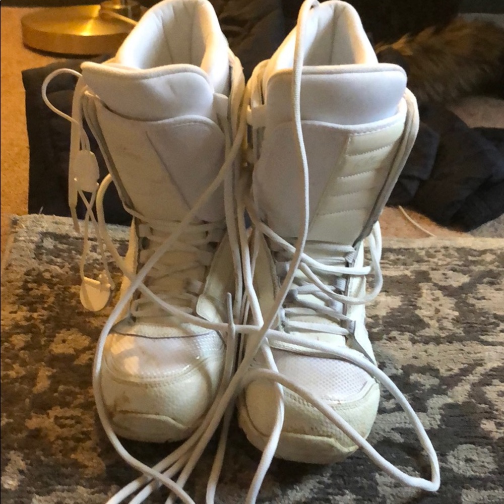 Siren size 8 snowboarding boots